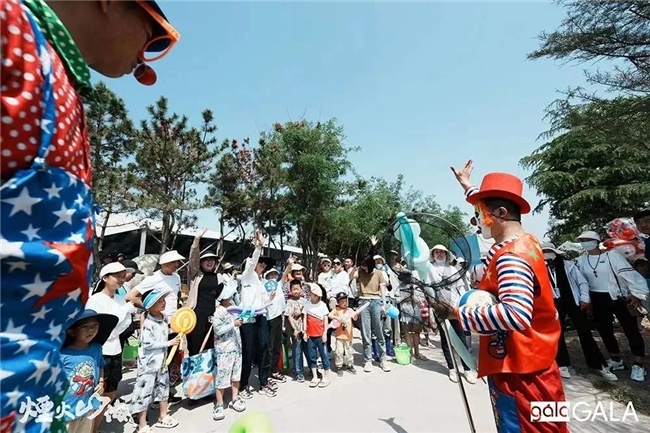 “潮”出新高度! “烟火山海——2024方特亲子欢动嘉年华暨红岛蛤蜊节”圆满收官 “潮”出新高度! “烟火山海——2024方特亲子欢动嘉年华暨红岛蛤蜊节”圆满收官